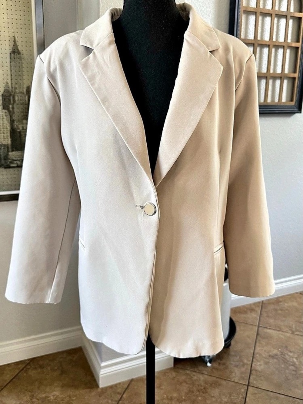 SOHO Cream Blazer Size XL Like New